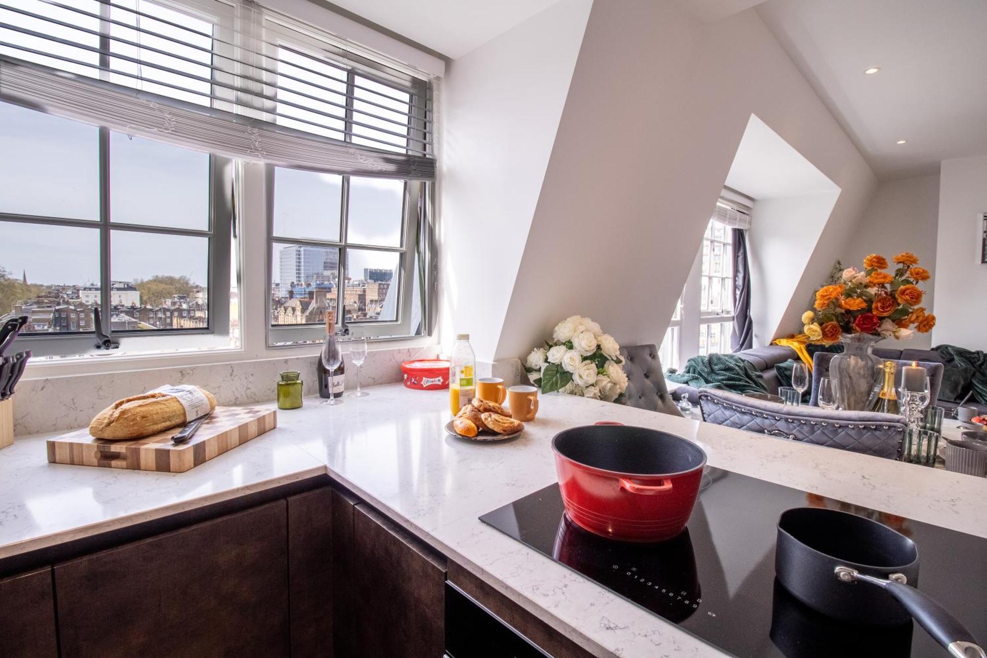 Luxurious 1-Bedroom Penthouse In Marble Arch 71 Лондон Экстерьер фото