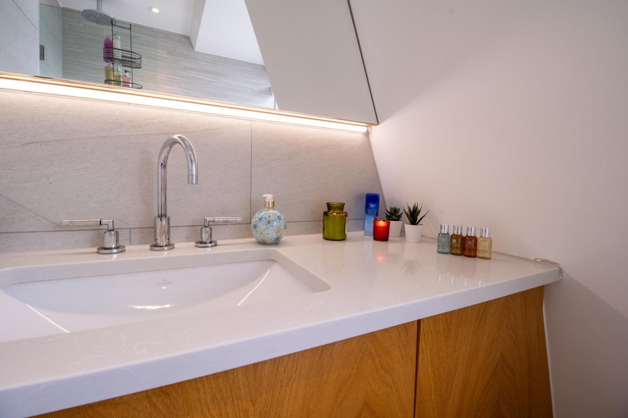 Luxurious 1-Bedroom Penthouse In Marble Arch 71 Лондон Экстерьер фото