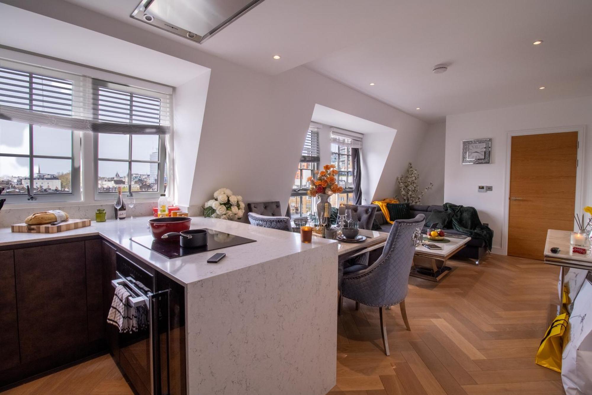 Luxurious 1-Bedroom Penthouse In Marble Arch 71 Лондон Экстерьер фото