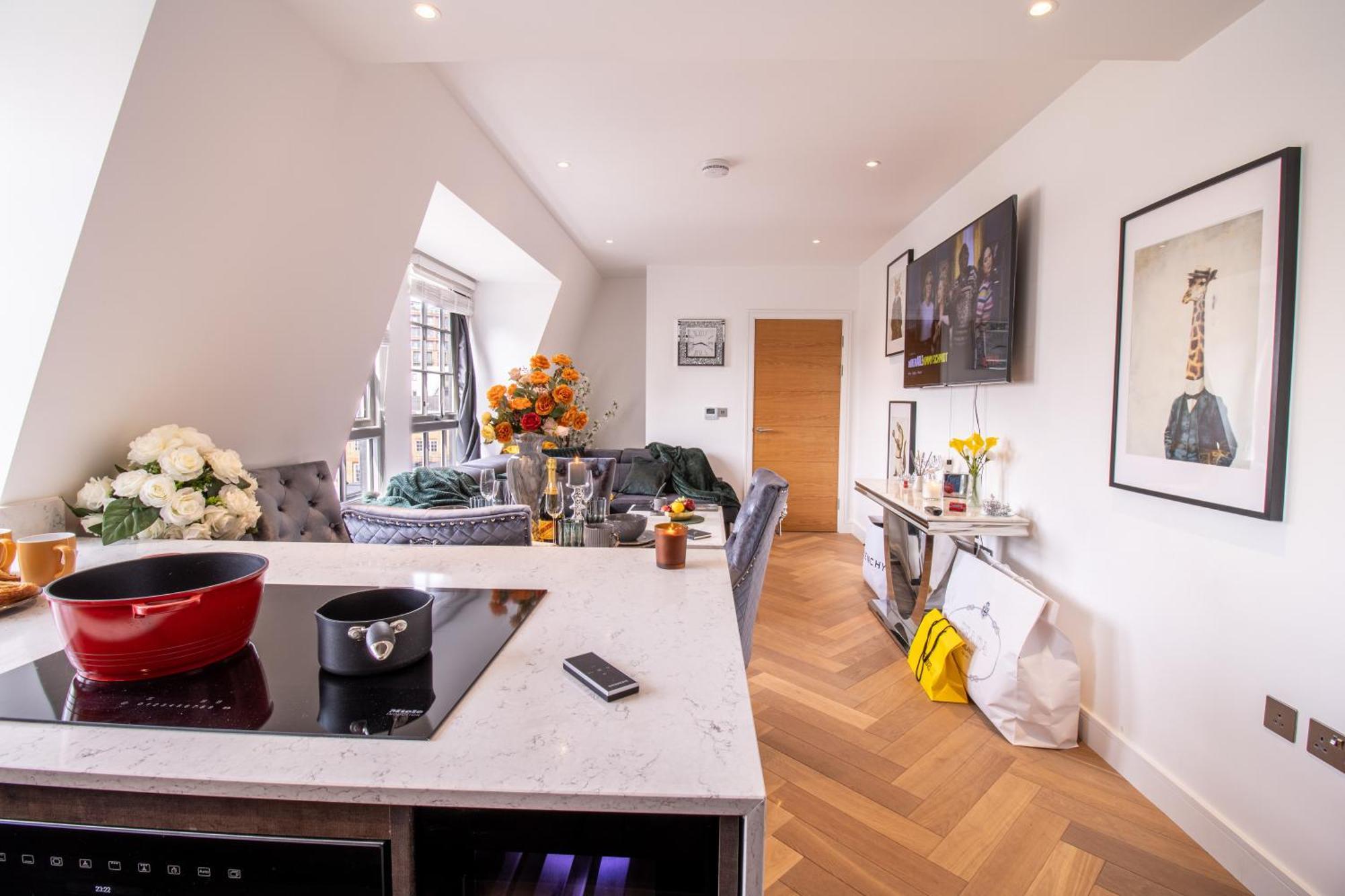 Luxurious 1-Bedroom Penthouse In Marble Arch 71 Лондон Экстерьер фото